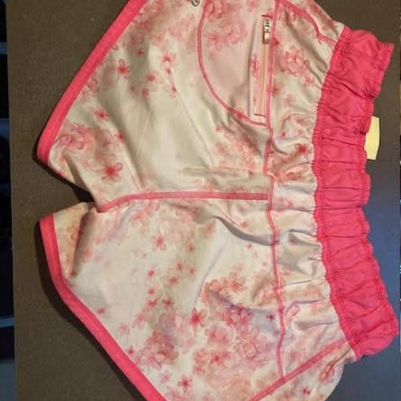 Women's Large Pink Floral Lululeman Shorts - Picture 2 of 2
